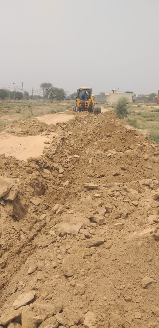 To curb illegal colonizers, the town planner used yellow paw twice in two weeks.